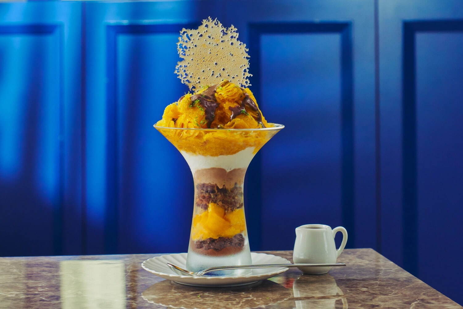 ＜カファレル＞チョコレートジェラートを重ねたマンゴーかき氷