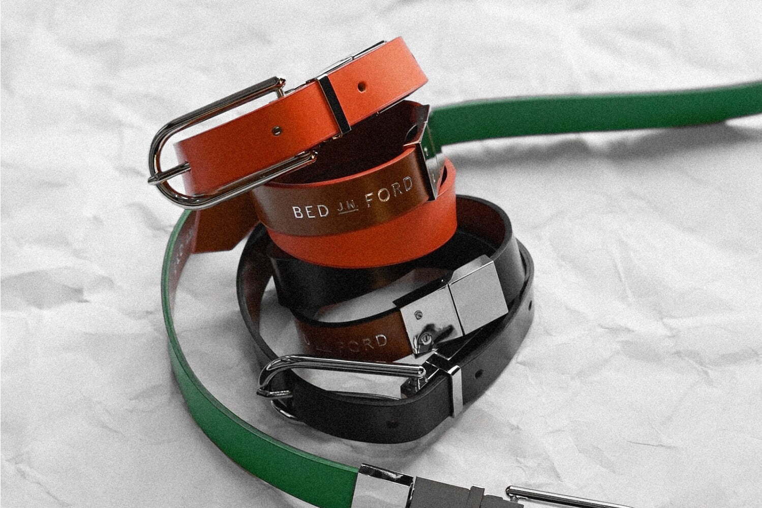 ベッドフォードの直営店限定レザーベルト、4パターンの配色で使用可能