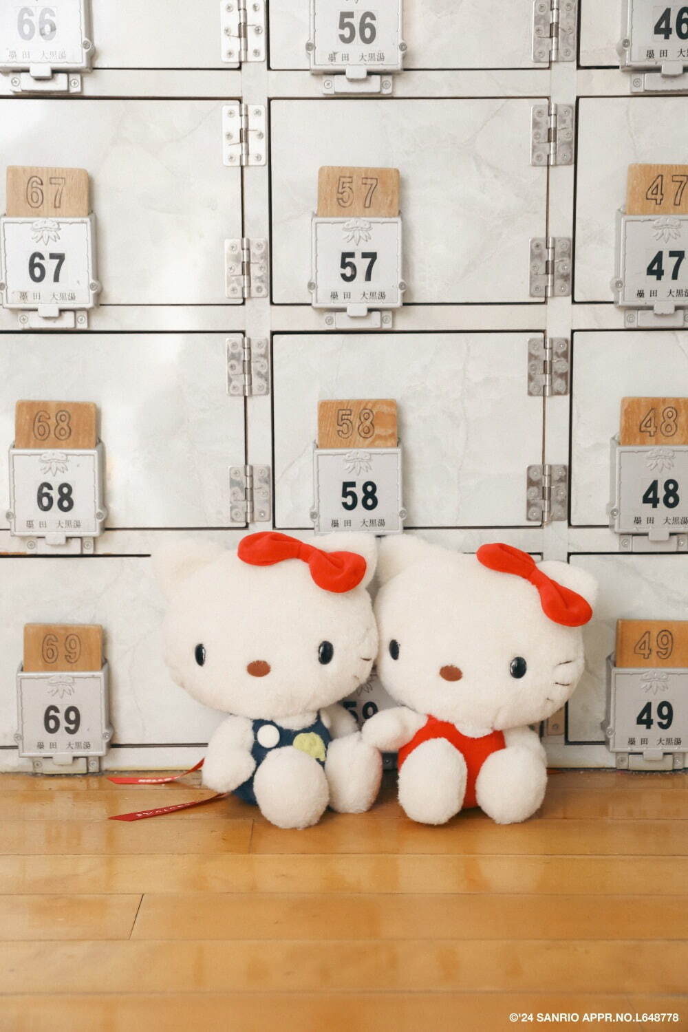 ビームス クチュール×ハローキティ、レトロな刺繍入りバッグや“おすわりポーズ”のぬいぐるみ｜写真23