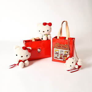 缶バッジ付き】ハローキティ BEAMS COUTURE ぬいぐるみ 青＆おまけ