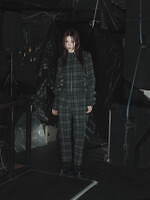 リミ フゥ 2024-25年秋冬コレクション - 生き抜く気概を自分の根源に見出す｜写真15