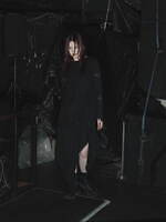 リミ フゥ 2024-25年秋冬コレクション - 生き抜く気概を自分の根源に見出す｜写真21