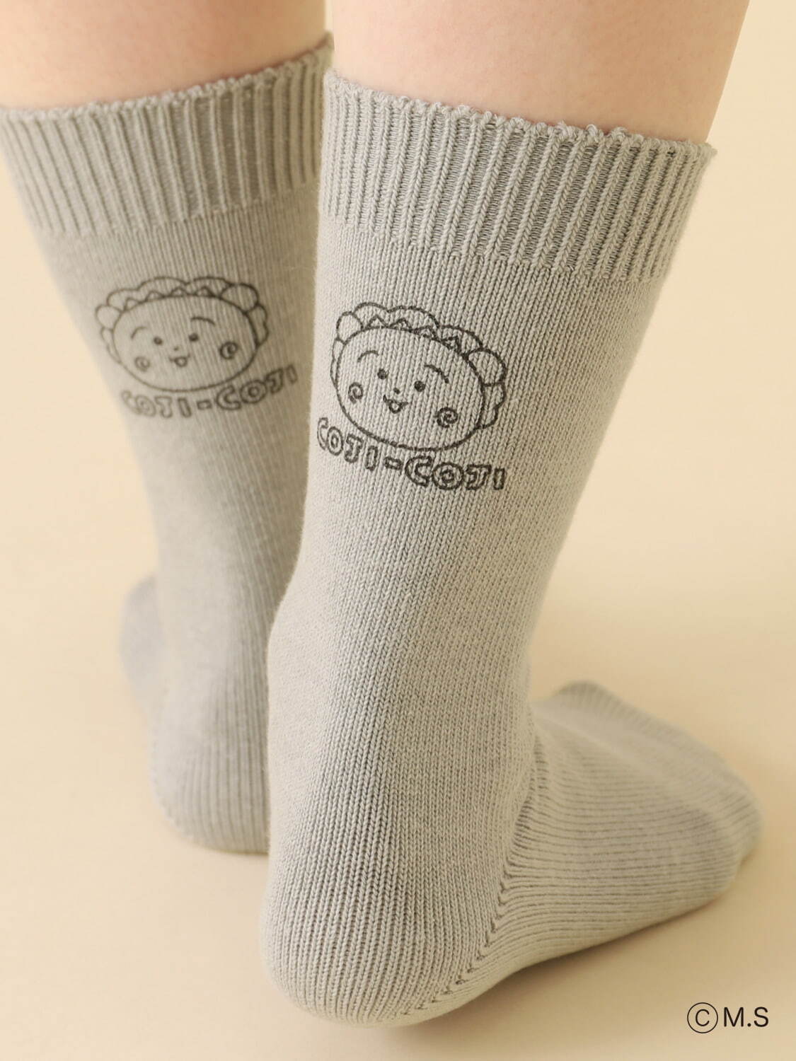 さくらももこ×タビオの靴下、ちびまる子ちゃんの吹き出し刺繍やコジコジ総柄ソックスなど｜写真17