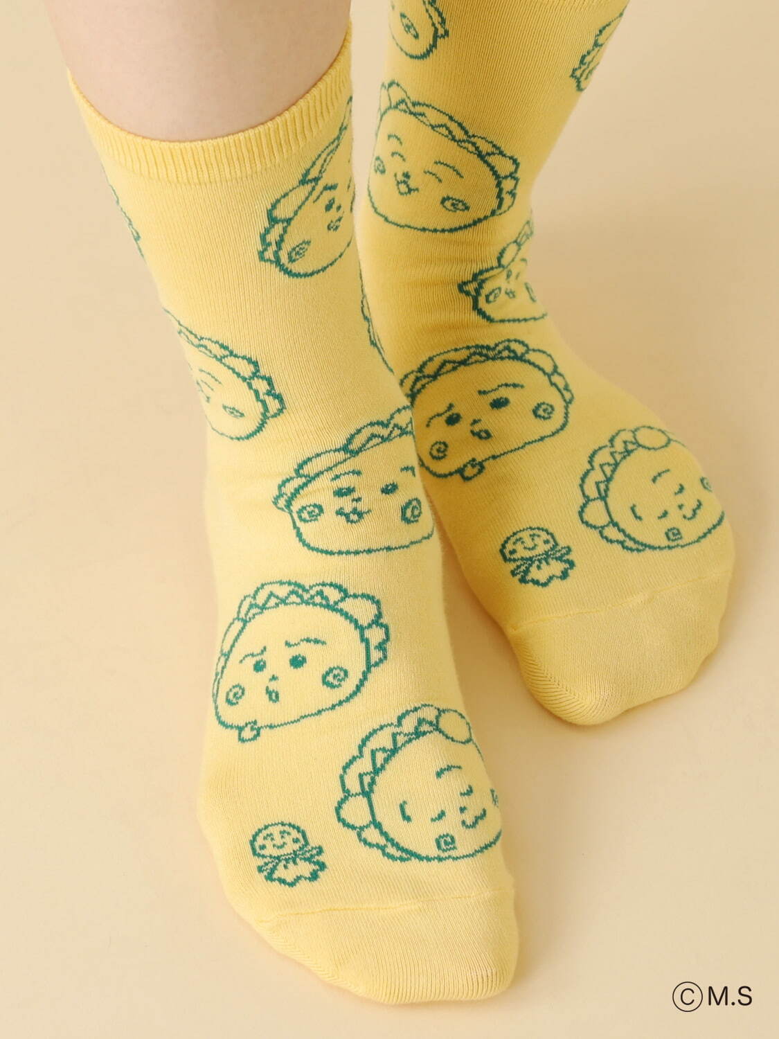 さくらももこ×タビオの靴下、ちびまる子ちゃんの吹き出し刺繍やコジコジ総柄ソックスなど｜写真15