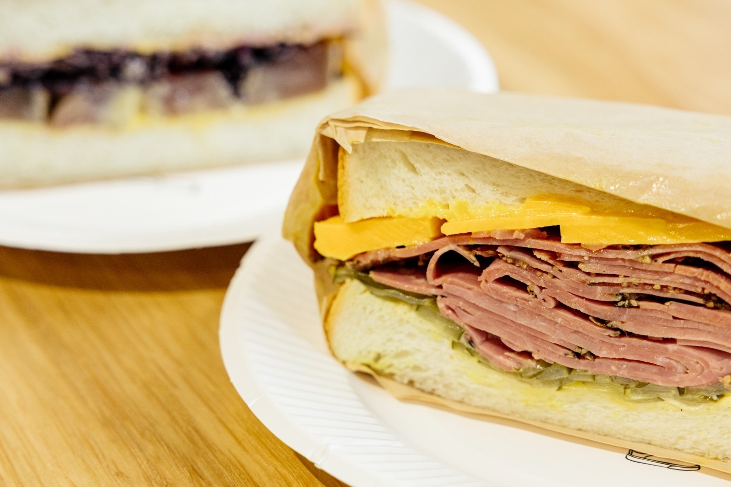 パリ人気カフェ「ペーパーボーイ」期間限定ストアが原宿に、新鮮食材サンドウィッチや店舗ロゴ入りTシャツ