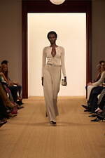 ラルフ ローレン 2024年秋冬コレクション - “タイムレスなスタイル”を有する女性たち｜写真2