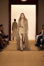 ラルフ ローレン 2024年秋冬コレクション - “タイムレスなスタイル”を有する女性たち｜写真8