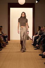 ラルフ ローレン 2024年秋冬コレクション - “タイムレスなスタイル”を有する女性たち｜写真13