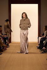 ラルフ ローレン 2024年秋冬コレクション - “タイムレスなスタイル”を有する女性たち｜写真14