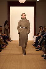 ラルフ ローレン 2024年秋冬コレクション - “タイムレスなスタイル”を有する女性たち｜写真15