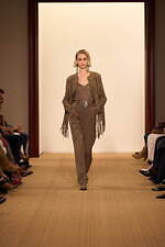 ラルフ ローレン 2024年秋冬コレクション - “タイムレスなスタイル”を有する女性たち｜写真16