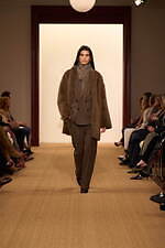 ラルフ ローレン 2024年秋冬コレクション - “タイムレスなスタイル”を有する女性たち｜写真20