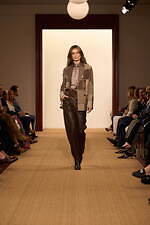 ラルフ ローレン 2024年秋冬コレクション - “タイムレスなスタイル”を有する女性たち｜写真23