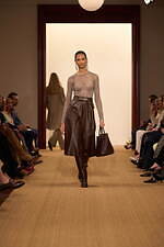 ラルフ ローレン 2024年秋冬コレクション - “タイムレスなスタイル”を有する女性たち｜写真24