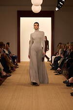 ラルフ ローレン 2024年秋冬コレクション - “タイムレスなスタイル”を有する女性たち｜写真26