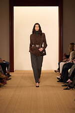 ラルフ ローレン 2024年秋冬コレクション - “タイムレスなスタイル”を有する女性たち｜写真28