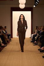 ラルフ ローレン 2024年秋冬コレクション - “タイムレスなスタイル”を有する女性たち｜写真30