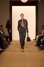 ラルフ ローレン 2024年秋冬コレクション - “タイムレスなスタイル”を有する女性たち｜写真33