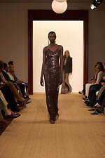 ラルフ ローレン 2024年秋冬コレクション - “タイムレスなスタイル”を有する女性たち｜写真34