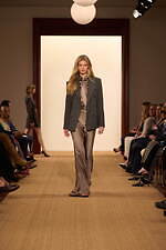 ラルフ ローレン 2024年秋冬コレクション - “タイムレスなスタイル”を有する女性たち｜写真35