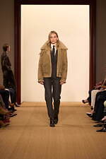 ラルフ ローレン 2024年秋冬コレクション - “タイムレスなスタイル”を有する女性たち｜写真36