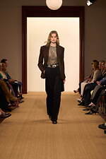 ラルフ ローレン 2024年秋冬コレクション - “タイムレスなスタイル”を有する女性たち｜写真38