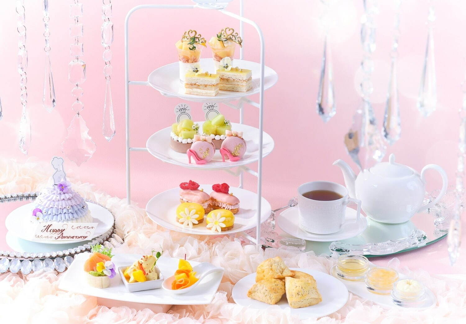 「プリンセスアフタヌーンティー～Sweet Garden～」
スタンダードプラン 平日4,500円／土日祝日5,000円、ティーセレクションプラン 平日5,000円／土日祝日5,500円、ランチセット付アフタヌーンティー 平日6,000円／土日祝日6,500円