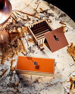 フェンディ24年春夏ホームアイテム、“オーロック”柄の磁器マグカップや“FF”ロゴクッション｜写真4