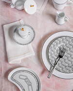 フェンディ24年春夏ホームアイテム、“オーロック”柄の磁器マグカップや“FF”ロゴクッション｜写真11