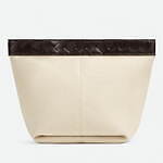 ボッテガ・ヴェネタ24年夏ウィメンズアクセサリー、大粒の淡水パールネックレス＆“魚のヒレ”風ピアス｜写真11