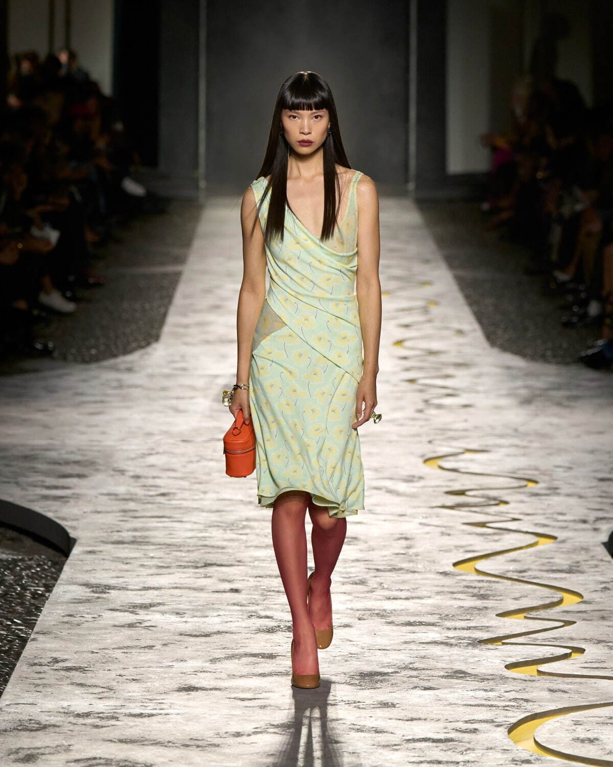 ヴェルサーチェ(VERSACE) 2025年春夏ウィメンズ&メンズコレクション  - 写真53