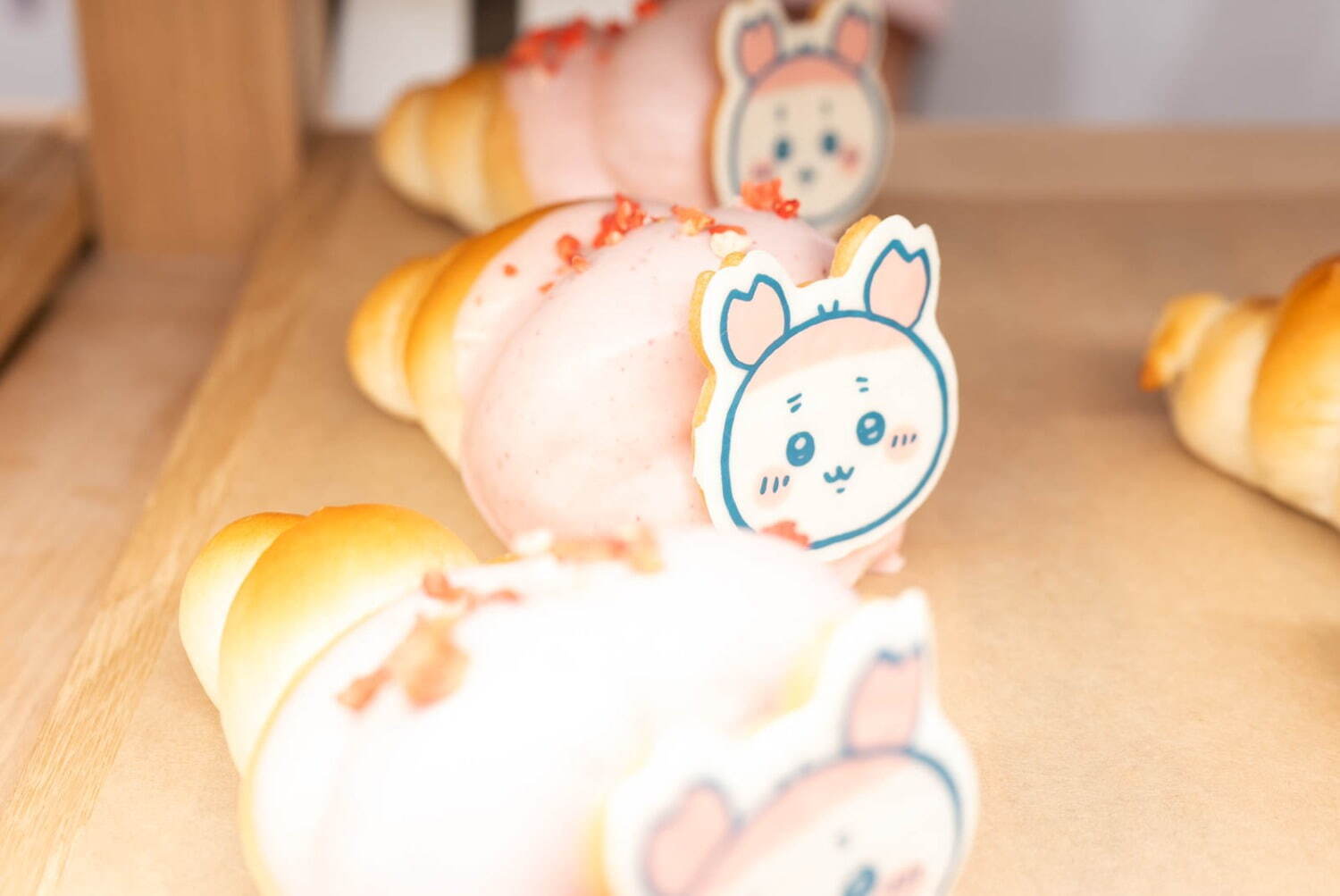「ちいかわベーカリー」常設店が東京・表参道オモカドにオープン、ハチワレのフェイス型パン｜写真7