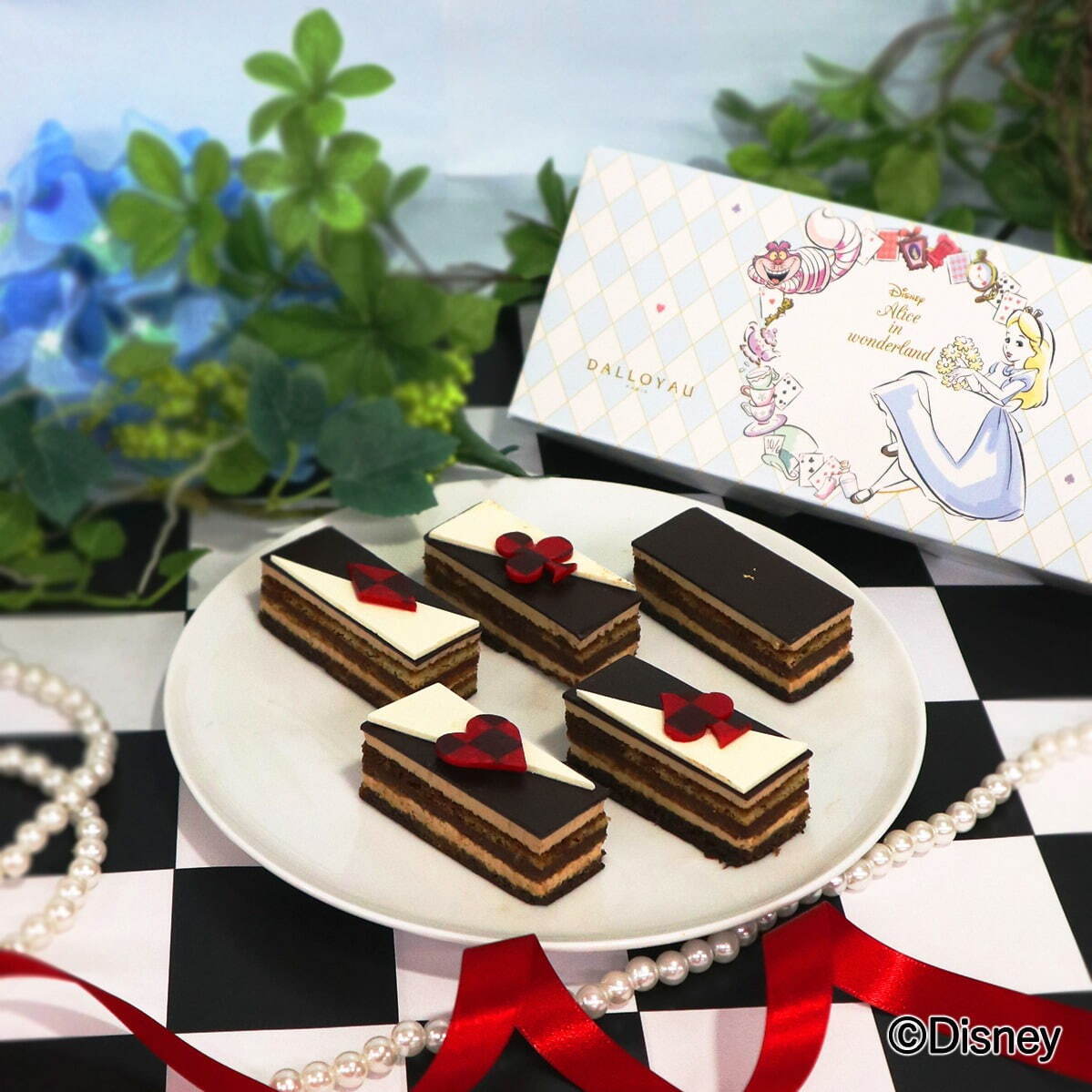 「オペラ サンク／Alice in Wonderland」 2,808円