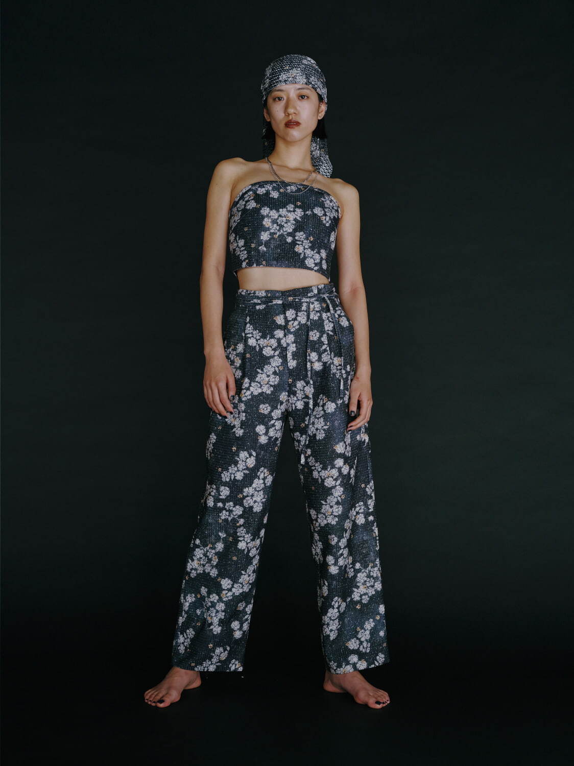 アメリ×ケイタ マルヤマ、“花々”の総柄シャツや刺繍を散りばめたワンピース｜写真4