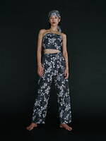 アメリ×ケイタ マルヤマ、“花々”の総柄シャツや刺繍を散りばめたワンピース｜写真4