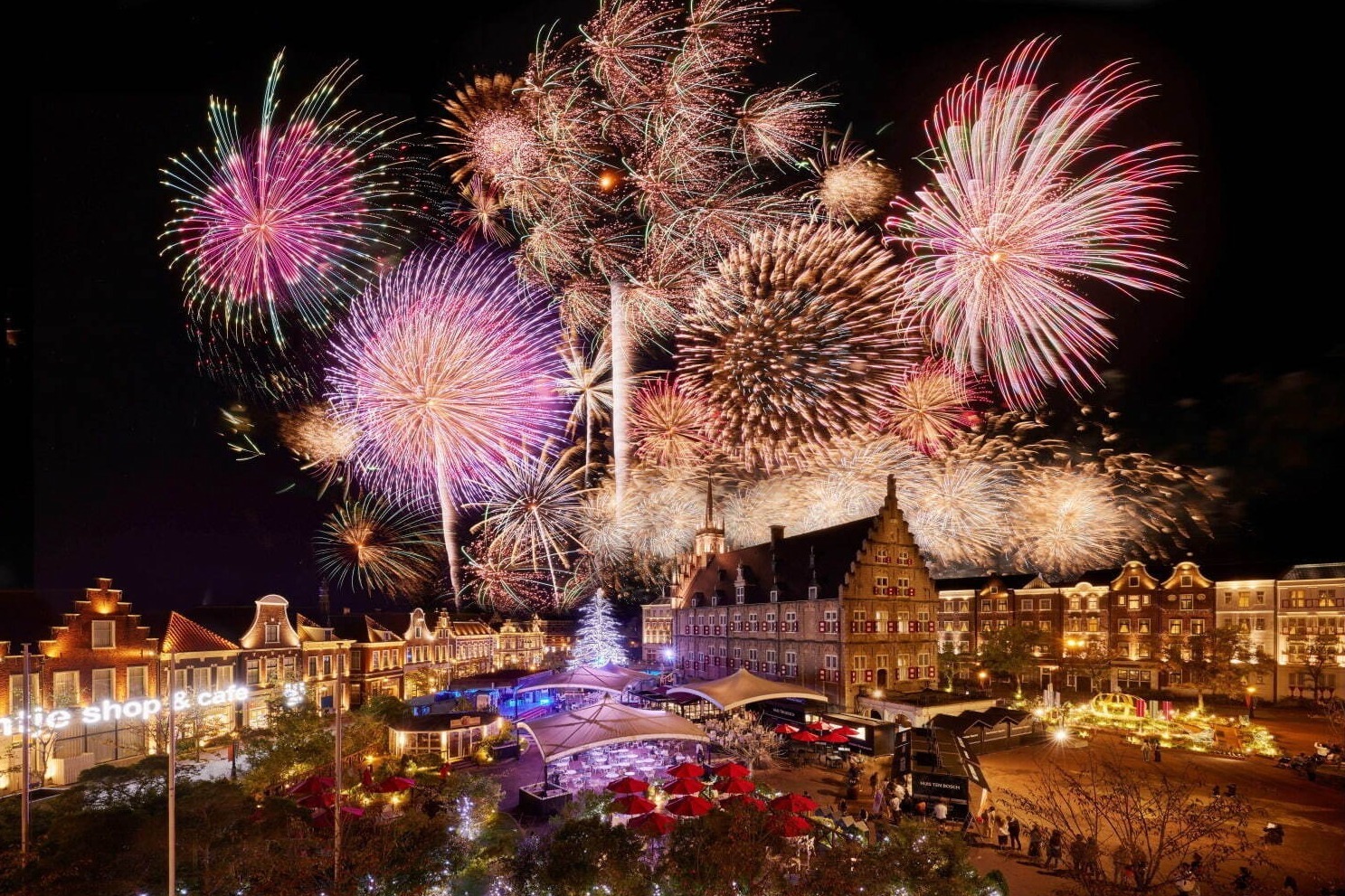 お祭り｜長崎・ハウステンボスで「九州一 大花火まつり」西日本最大級の22,000発をオーシャンビューで