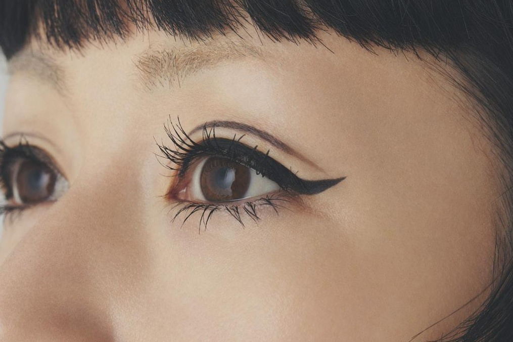 UZU24年秋コスメ“まるで水墨画の墨”透明感溢れるブラックアイライナー、木村カエラとコラボ