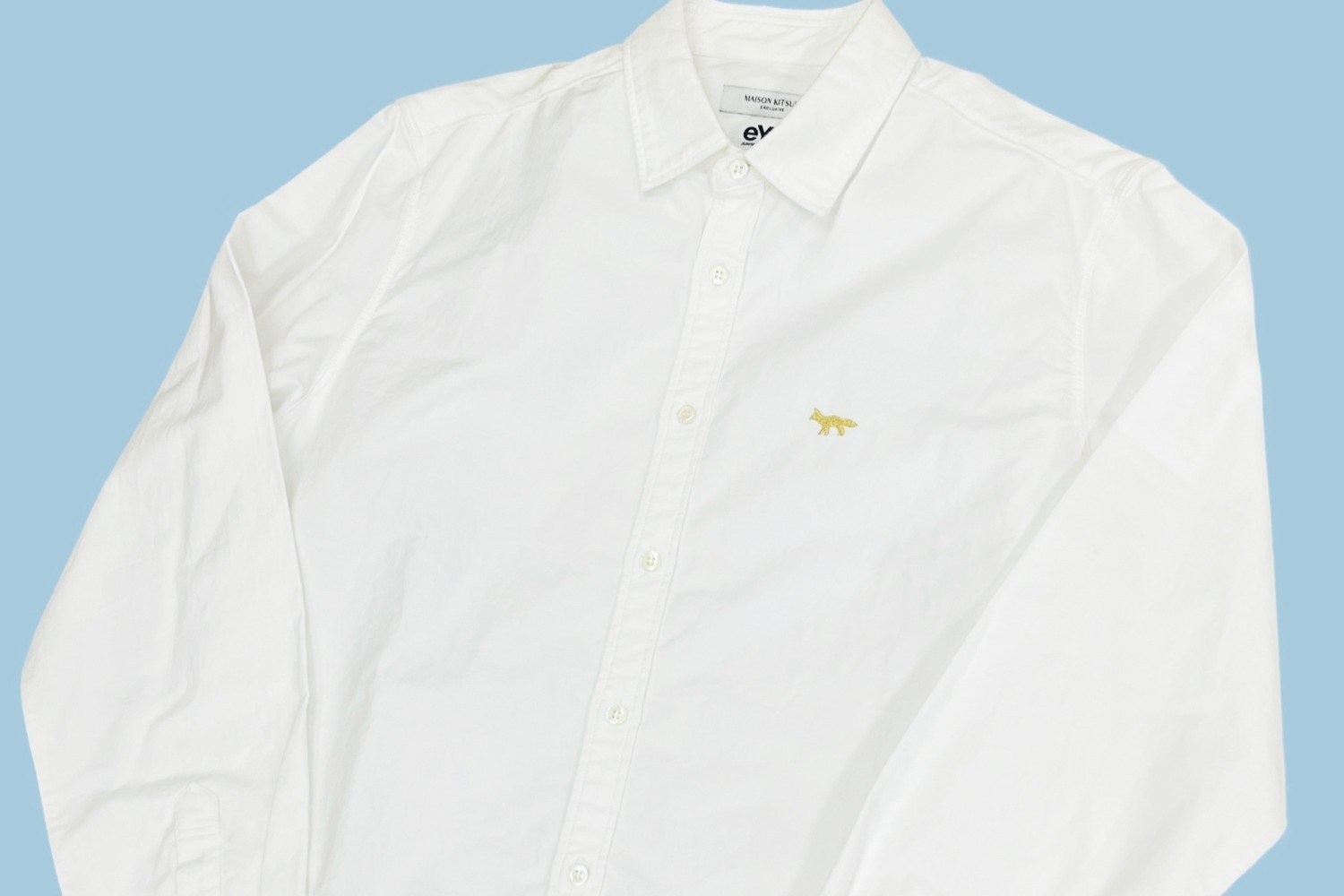 アイ ジュンヤ ワタナベ マン×メゾン キツネ、ゴールドの“キツネ”刺繍入りオックスフォードシャツ