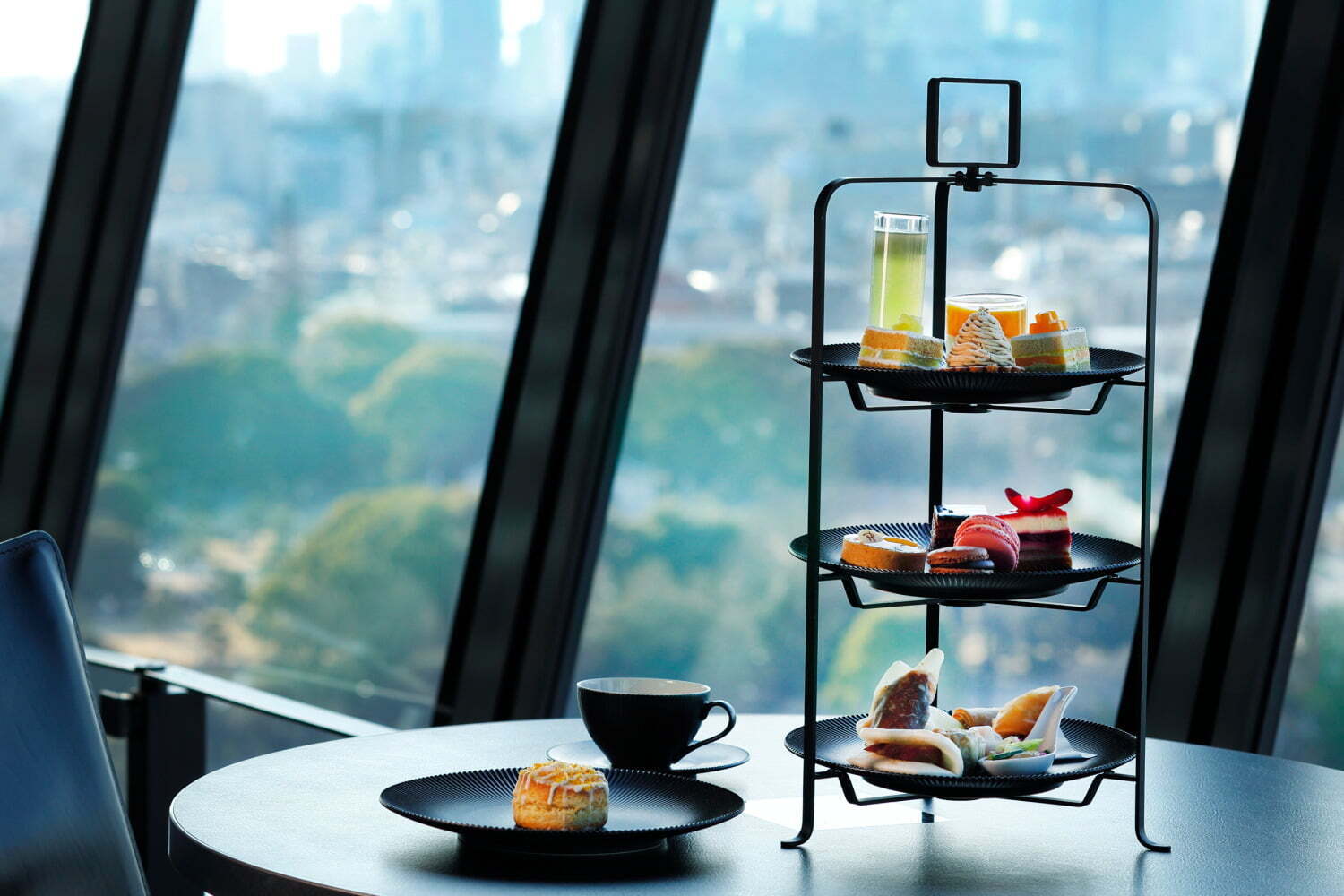 ホテルニューオータニ(東京)でピエール・エルメ・パリのコラボアフタヌーンティー、メロン＆マンゴーが主役