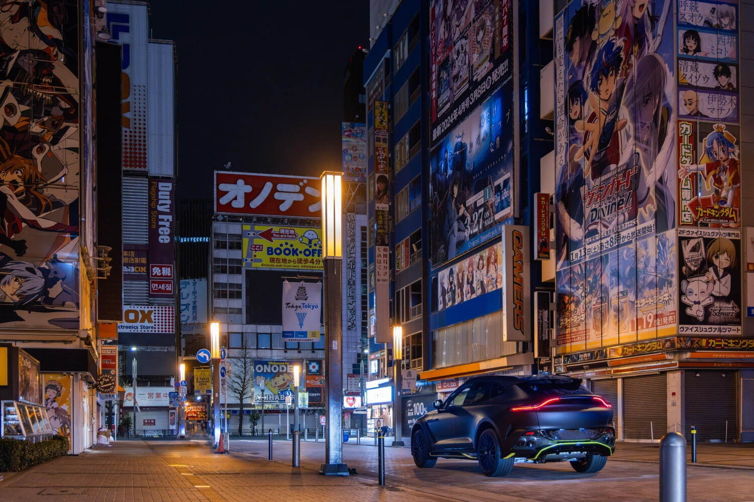 アストンマーティン「DBX707」日本限定SUV、“ネオン輝く高速道路”着想ブラック×ライムグリーン｜写真16