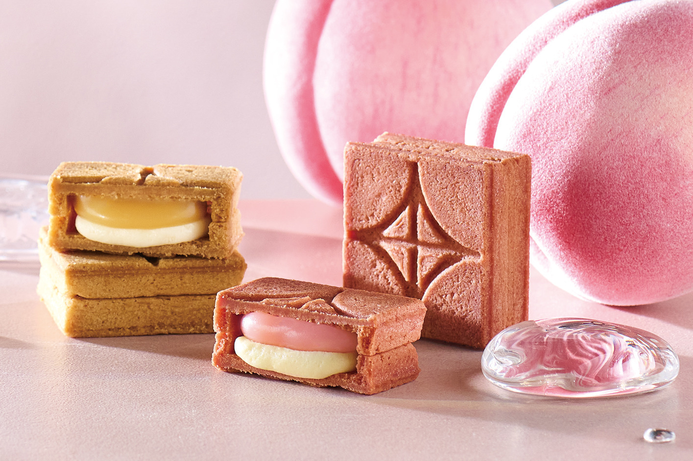 プレスバターサンド夏限定「バターサンド〈桃〉」果肉感あふれる桃ジャム×濃厚バタークリームで