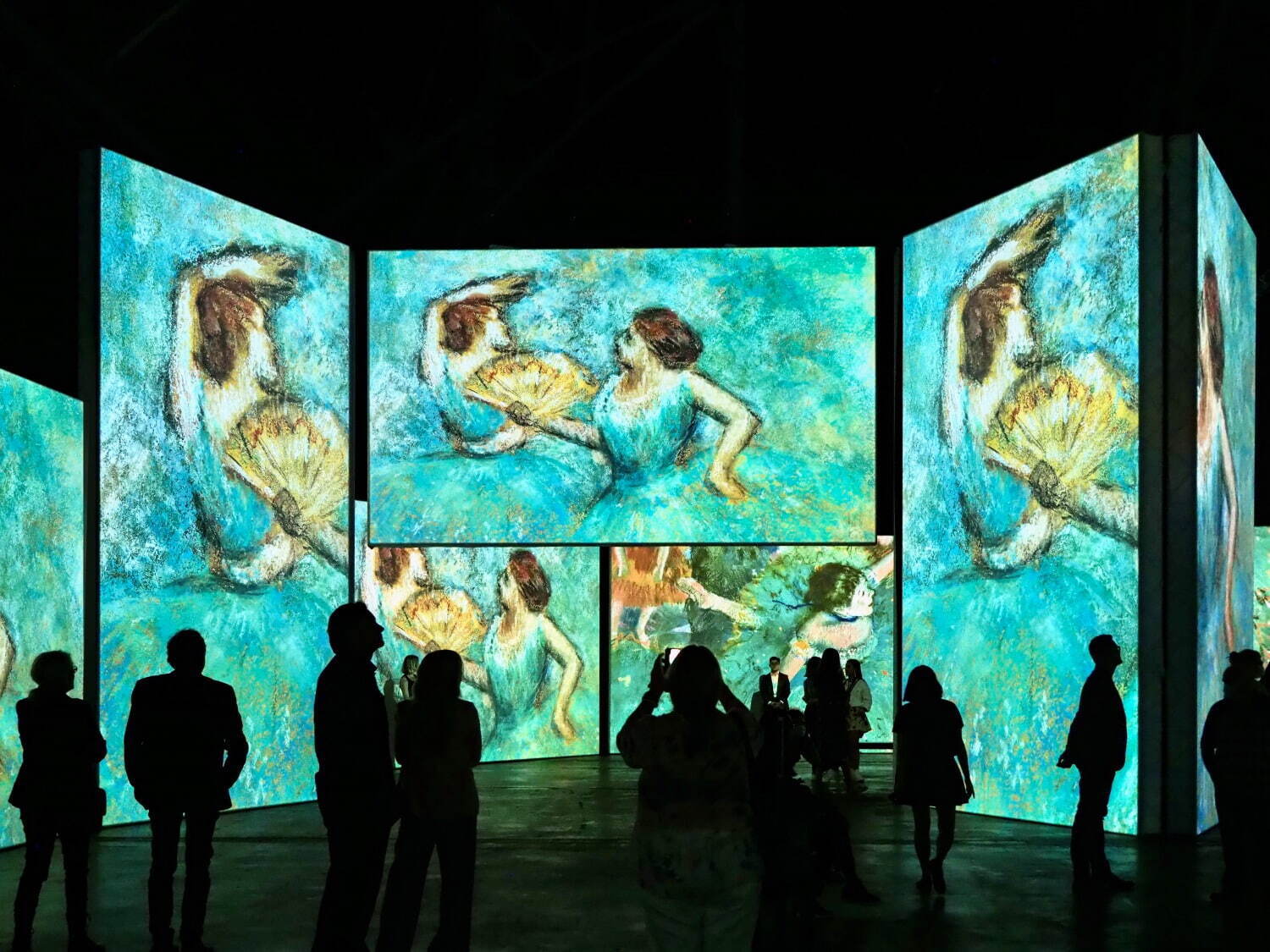 没入型展覧会「モネ&フレンズ・アライブ」東京で、印象派絵画の世界を光・音・香りの演出とともに|写真2