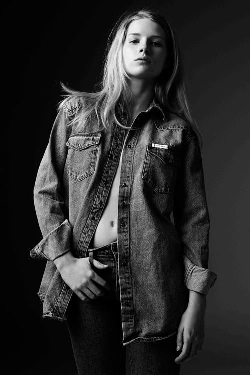 カルバン・クライン ジーンズの限定アイテム発売 - モデルはケイト・モスの妹、ロッティ・モス｜写真4