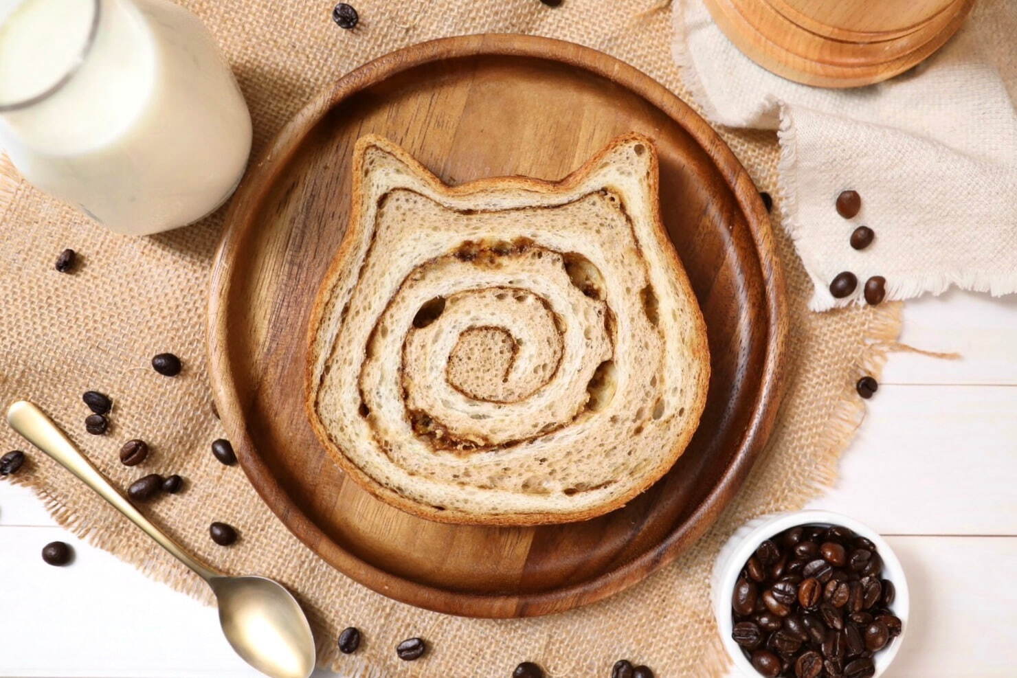 ねこねこ食パン コーヒー牛乳 880円