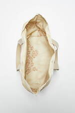 アクネ ストゥディオズ夏ウェア、リボン連ねた花柄シアーブラウス＆“目”モチーフのピンクシャツ｜写真25