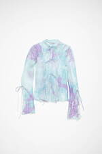 アクネ ストゥディオズ夏ウェア、リボン連ねた花柄シアーブラウス＆“目”モチーフのピンクシャツ｜写真28