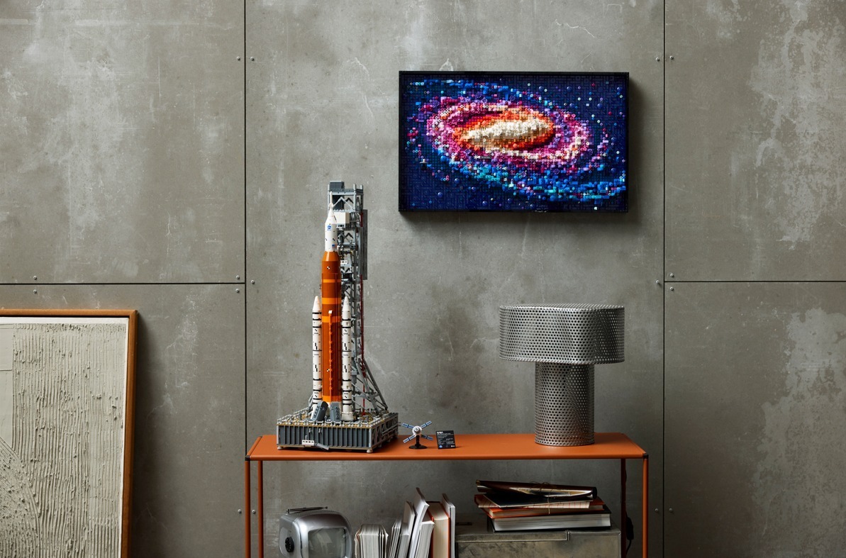 「大人レゴ」NASAの月探査ロケット＆天の川銀河の3Dウォールアート、宇宙テーマの新作｜写真1
