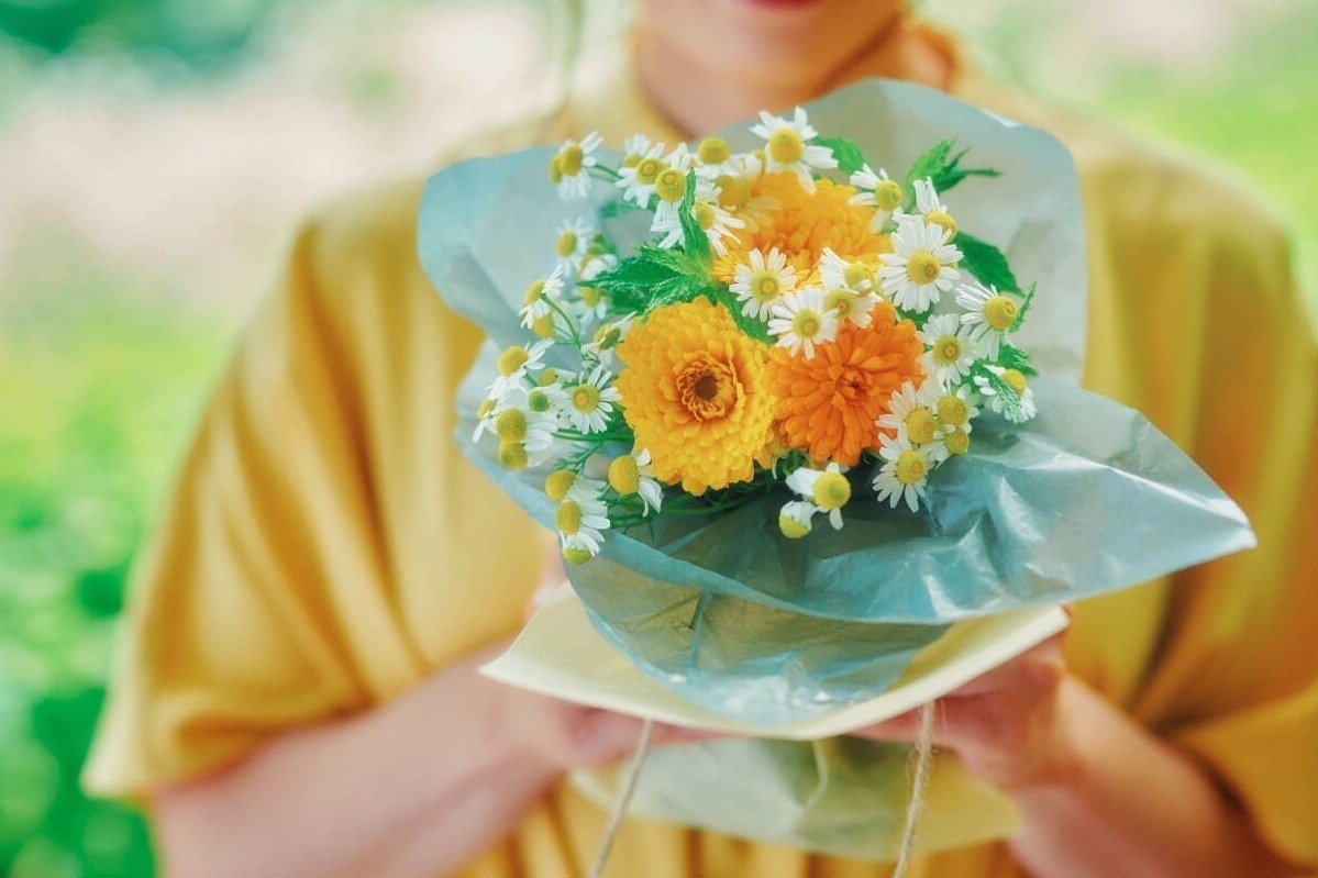 カモミール｜「神戸布引ハーブ園」摘みたてのカモミールやポットマリーゴールドでブーケ作り、園内に咲くハーブも見頃に