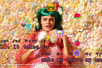 ケイト・モス｜カーラ・デルヴィーニュがキュートに口パク！英・LOVEマガジン製作「カラオケ」風ムービー