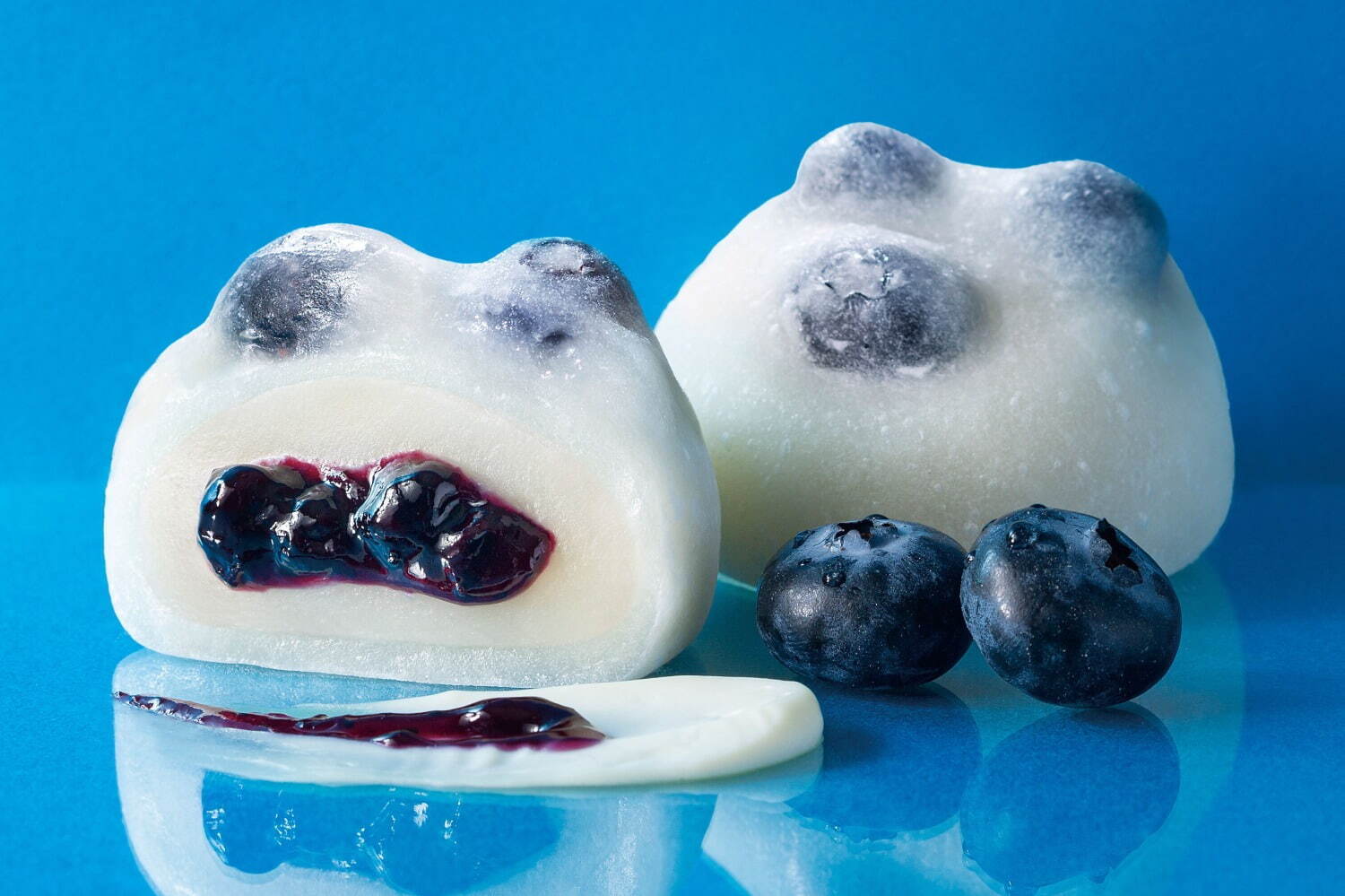 チーズ｜亀屋万年堂の新作「手包みブルーベリーチーズ大福」キリ クリームチーズ入りの限定フルーツ大福